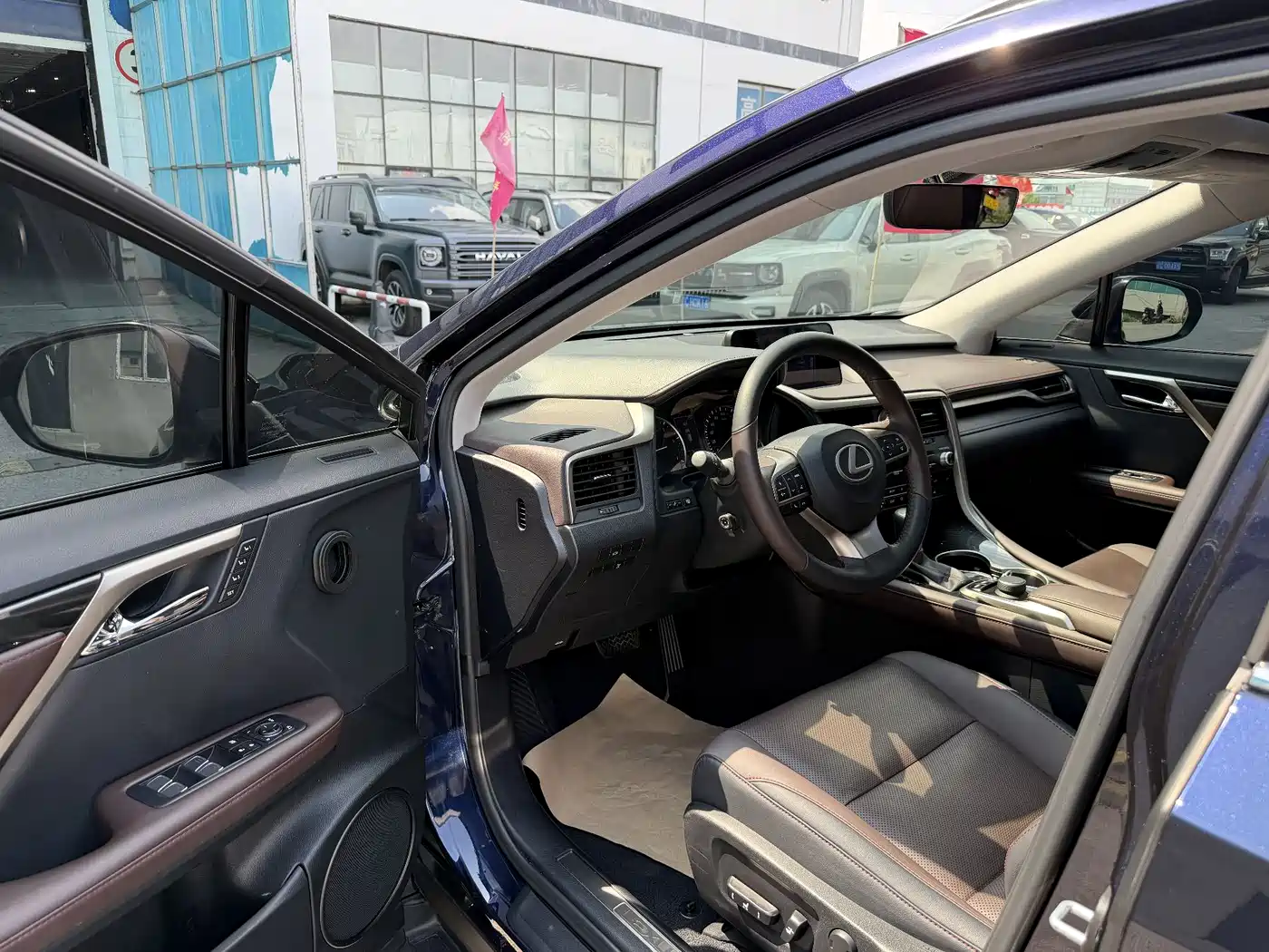 Фото 14 - Lexus RX