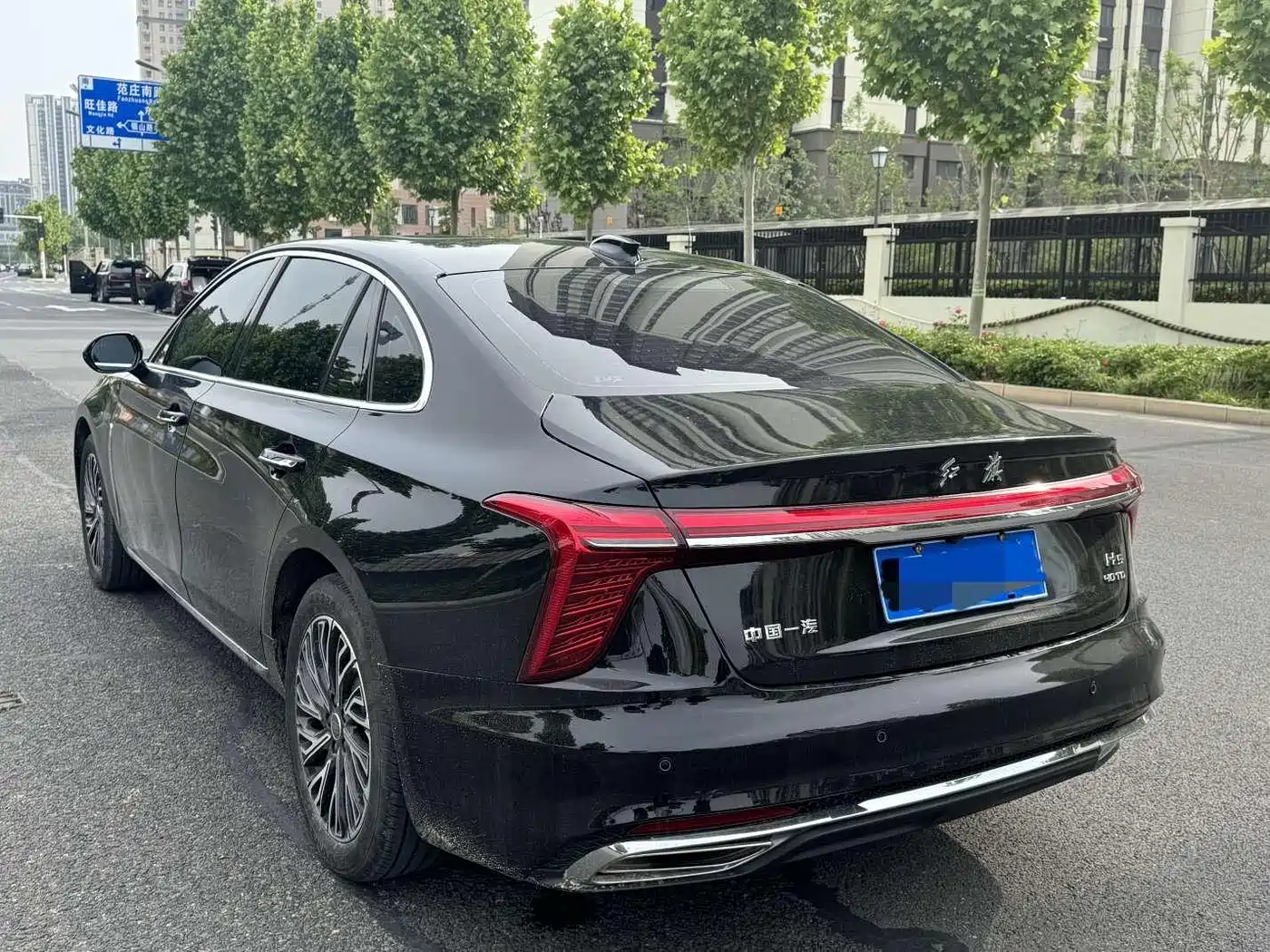 Hongqi H5 2025 2.0T Automatic Flag Celebration 500,000 Units Anniversary Edition фото 9