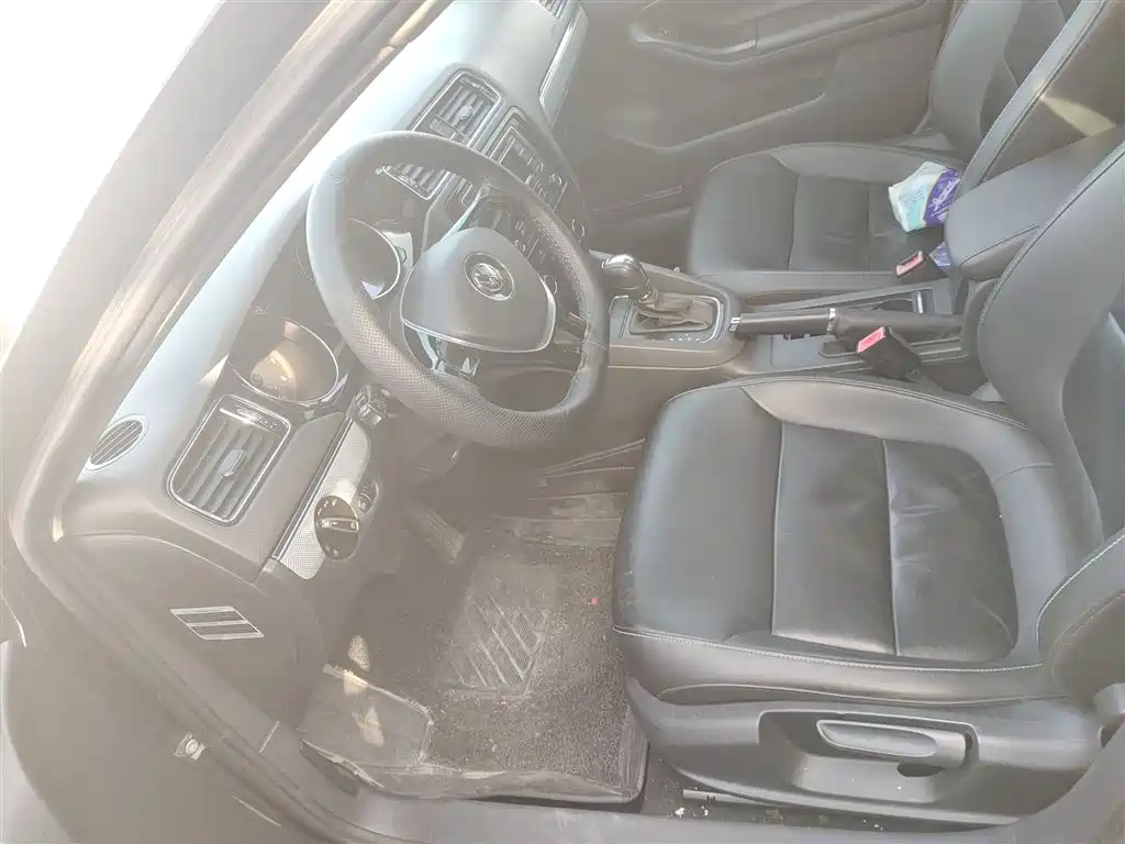 Volkswagen Sagitar 2015 230TSI Automatic Comfort фото 11