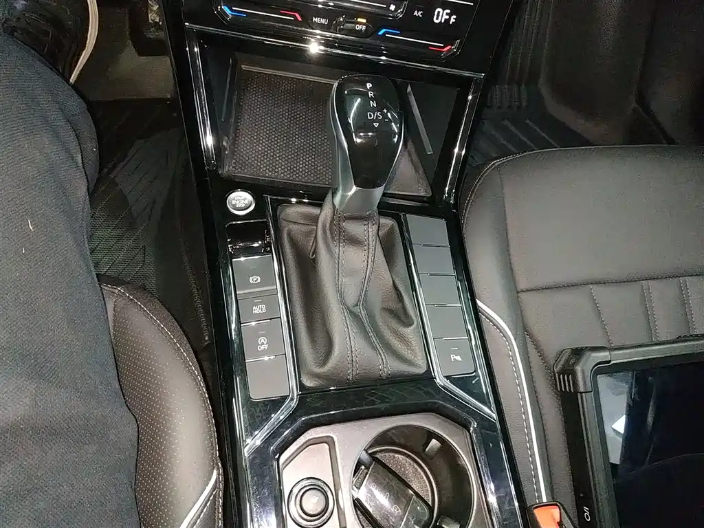 Volkswagen Passat 2024 380TSI Dragon Soaring Edition фото 10