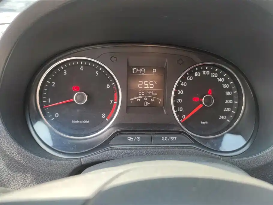 Volkswagen Polo 2014 1.4L Automatic Comfort Edition фото 14