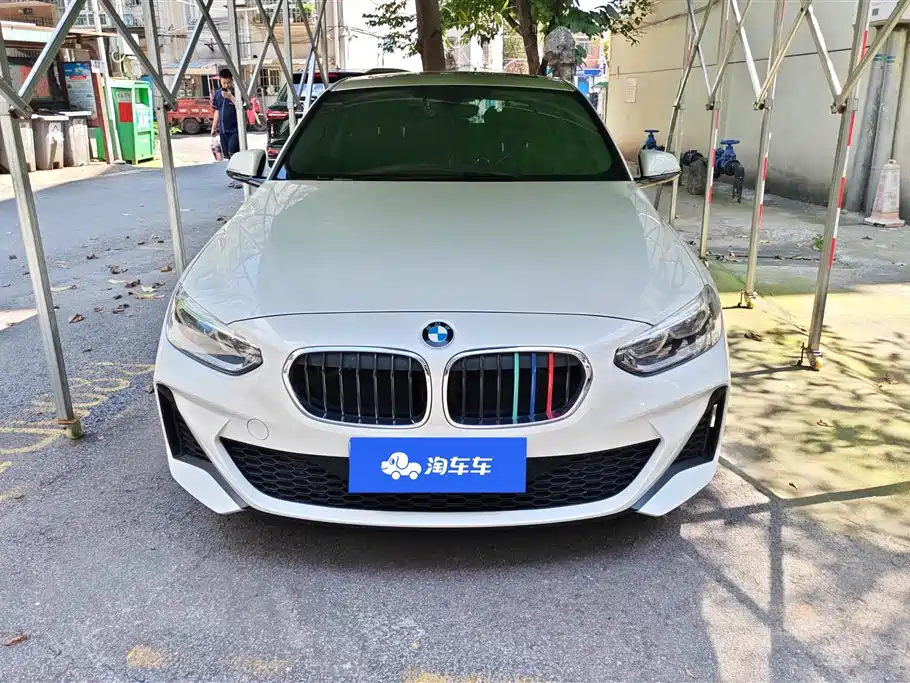 BMW 1 Series 2019 118i M Sport Package фото 2
