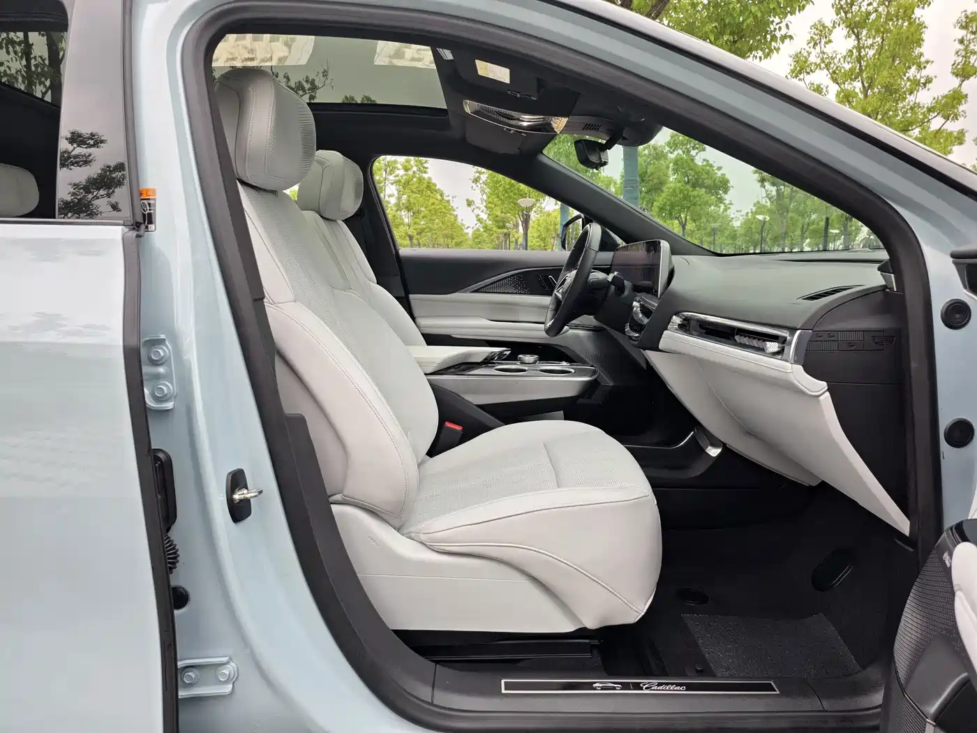 Cadillac IQ Rui Ge 2022 RWD Long Range Luxury Edition фото 12
