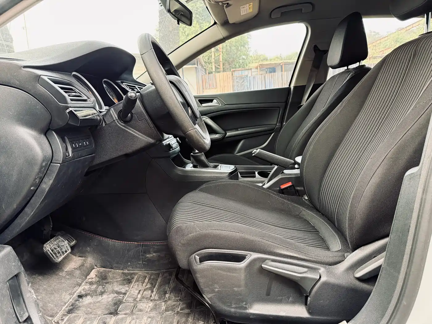 Peugeot 408 2014 1.8L Automatic Leading Edition фото 15