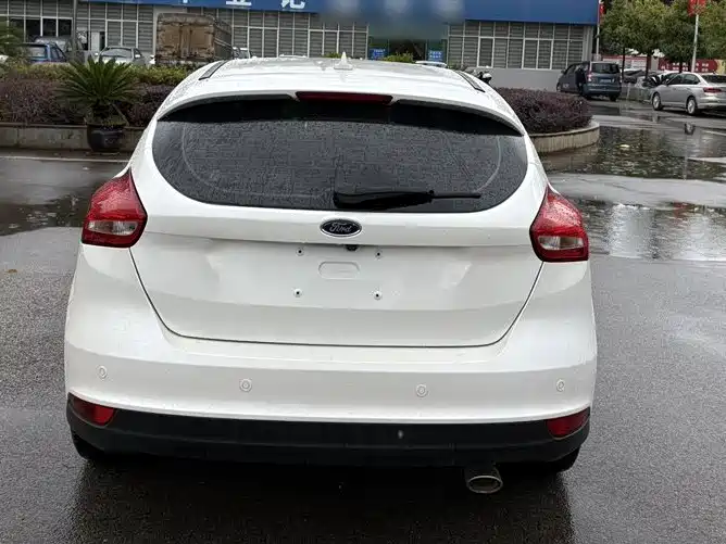 Фото 24 - Ford Focus