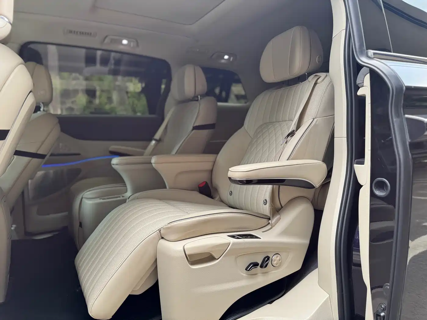Voyah Auto Voyah Dreamer 2022 Low-carbon Dream+Smart Package фото 13