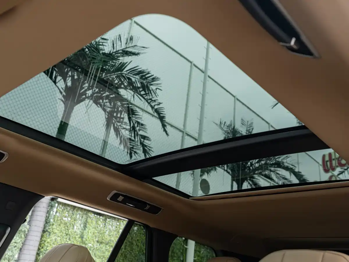 Land Rover Range Rover 2023 3.0 L6 360PS Golden Age Edition фото 16