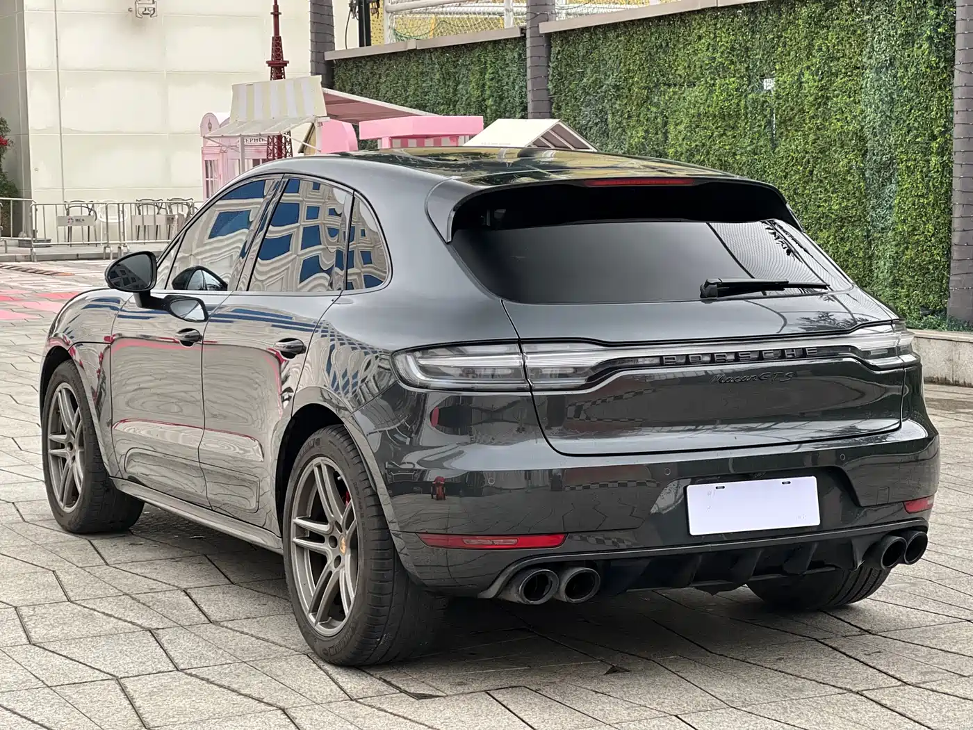 PORSCHE MACAN