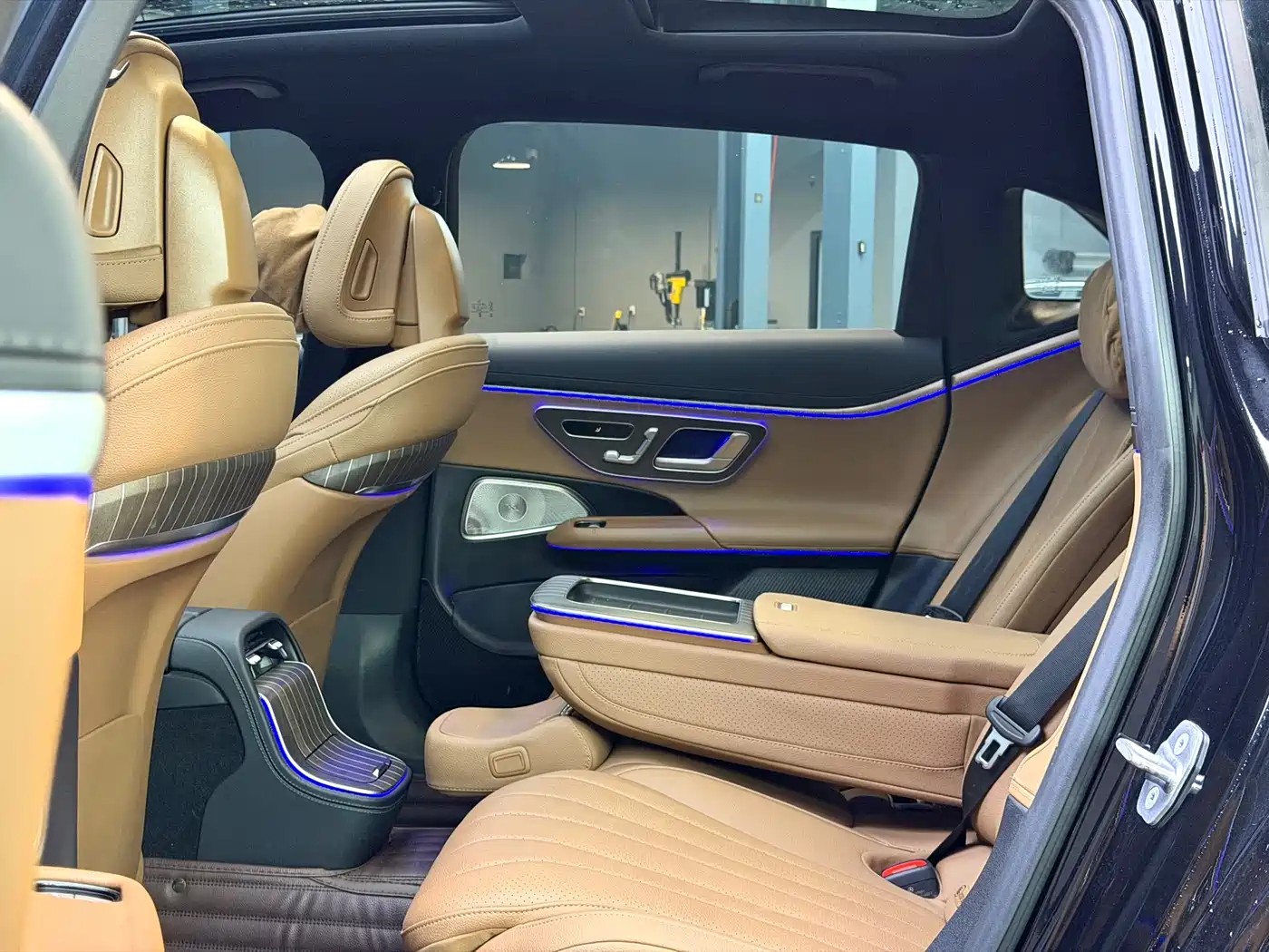 Mercedes-Benz E-Class 2024 Model E 300 L Luxury фото 8