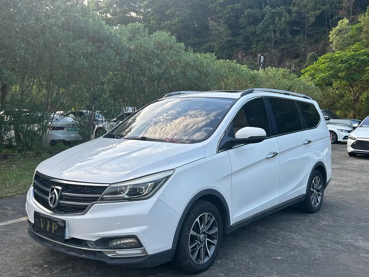 Baojun 730 2019 2017 1.8L iAMT Luxury 7-Seater