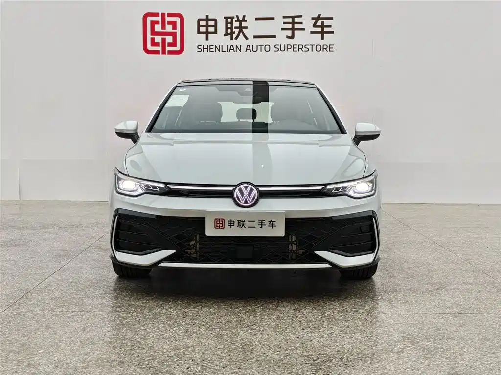 Volkswagen Golf 2025 300TSI R-Line фото 2