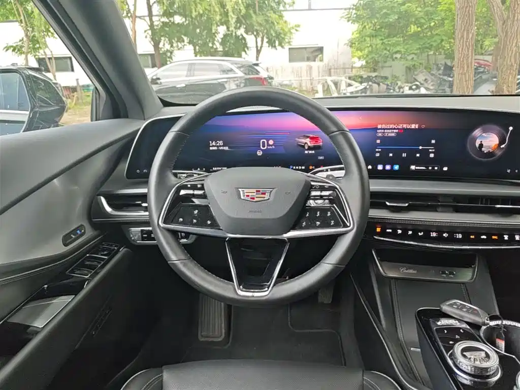Cadillac GT4 2023 25T Luxury Edition фото 17
