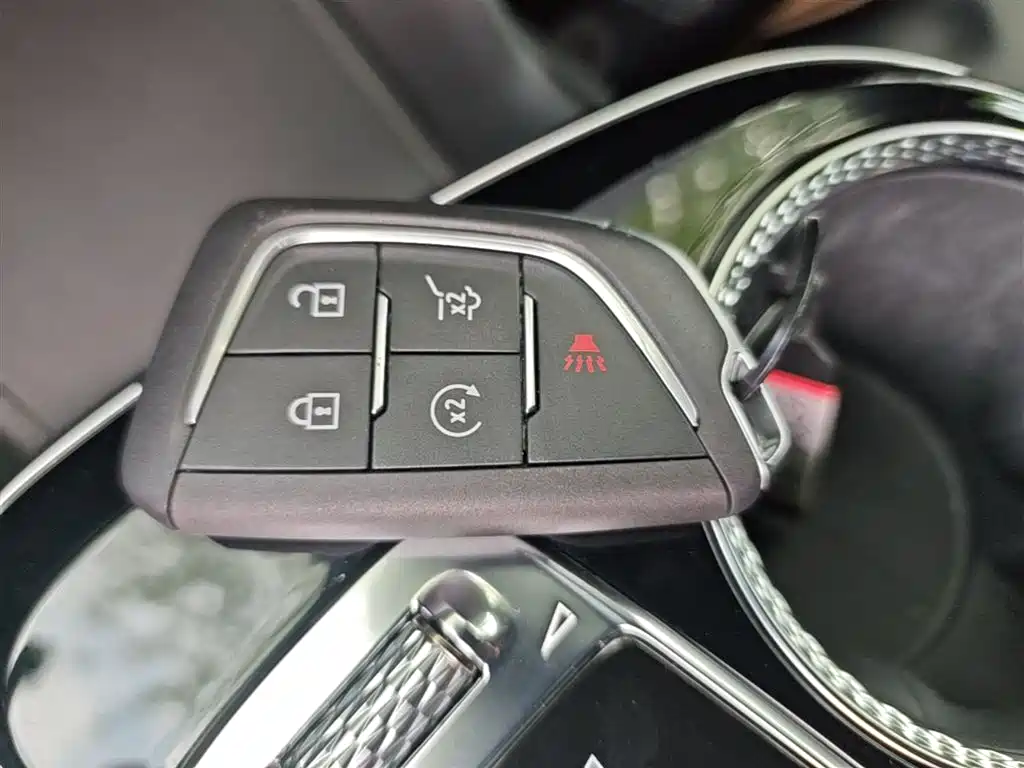 Cadillac GT4 2023 25T Luxury Edition фото 15