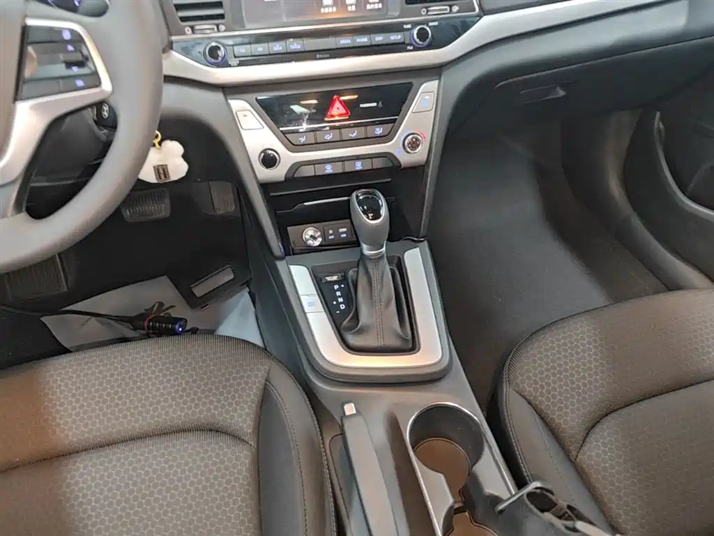 Hyundai Elantra 2016 Model 1.6L Automatic Smart Elite фото 16