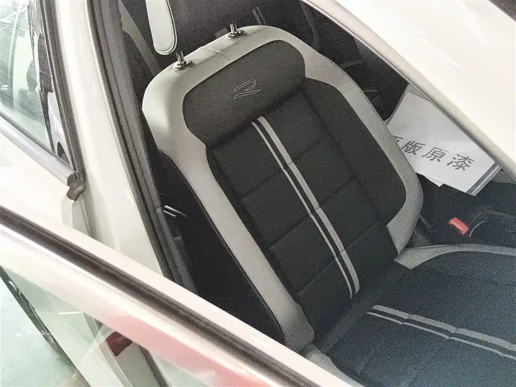 Volkswagen T-ROC 2025 Facelift 300TSI DSG 2WD Dawn Edition фото 20