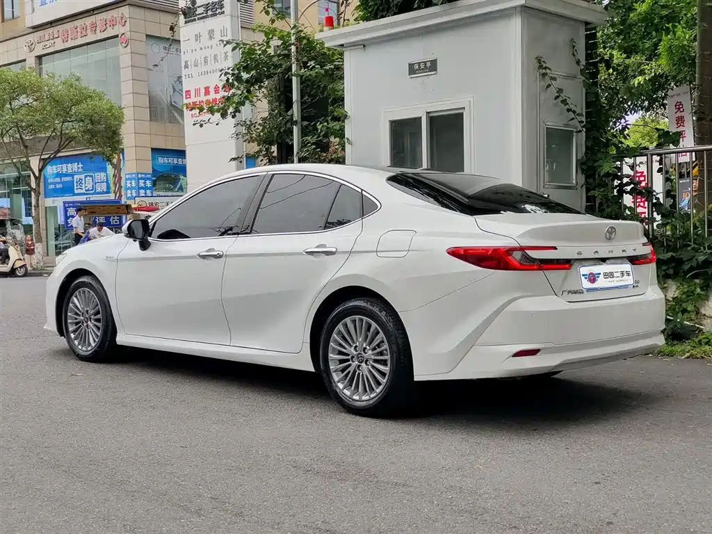Toyota Camry 2024 Hybrid 2.0HG Premium Edition фото 4
