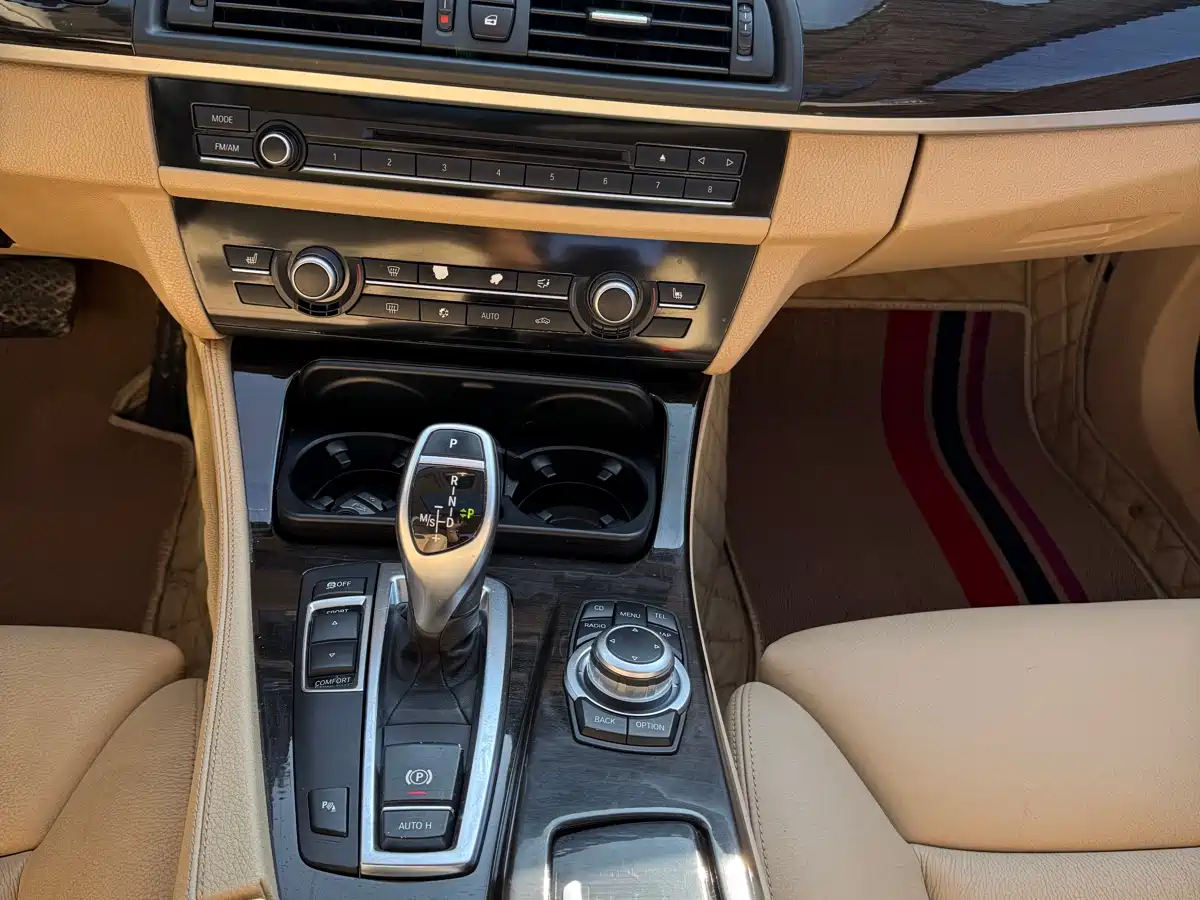 BMW 5 Series 2012 535Li Luxury фото 13