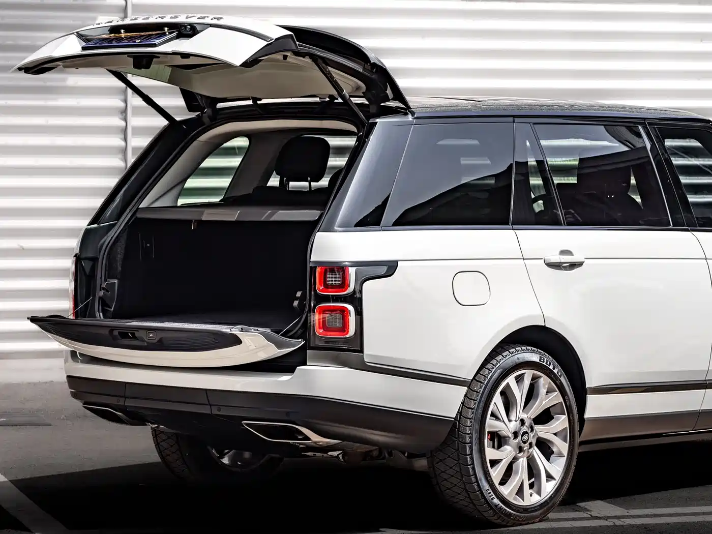 Land Rover Range Rover 2021 3.0 L6 Heritage Extended Classic Edition фото 5