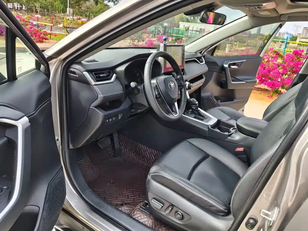 Toyota RAV4 Rongfang 2020 2.0L CVT 2WD Fashion PLUS фото 9