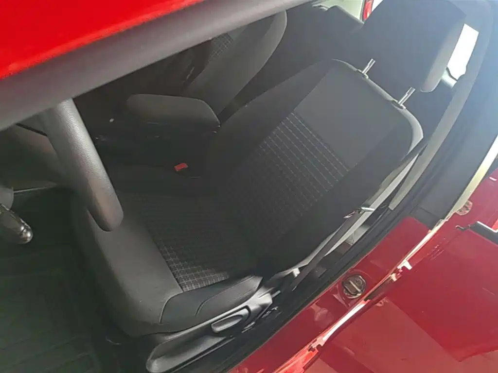 Volkswagen Polo 2014 1.6L Automatic Comfort Edition фото 11