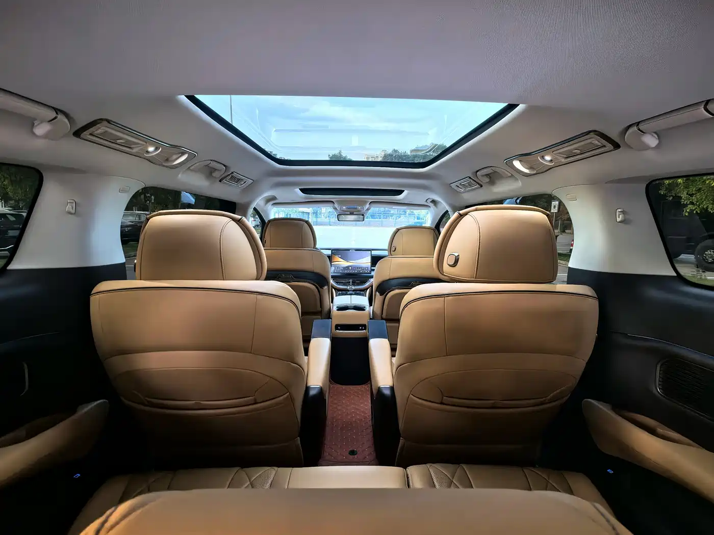Denza D9 2024 DM-i 980 AWD Prestige фото 15
