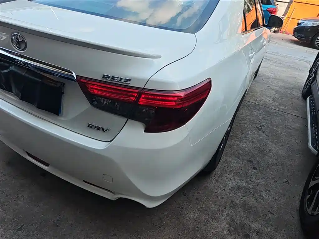 Toyota Reiz 2013 2.5V Premium Edition фото 8