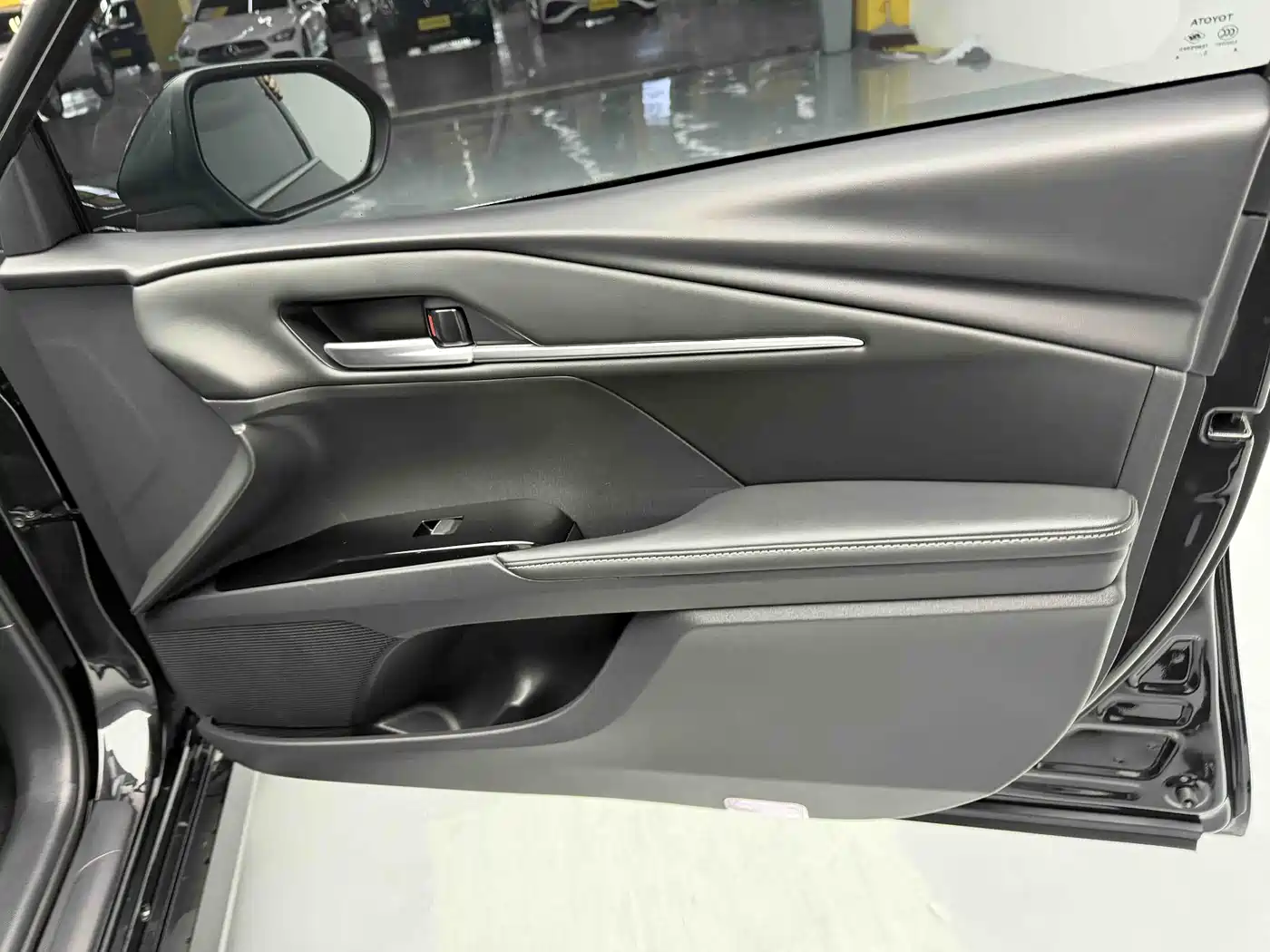 Toyota Camry 2026 Hybrid 2.0HE Elite Edition фото 2