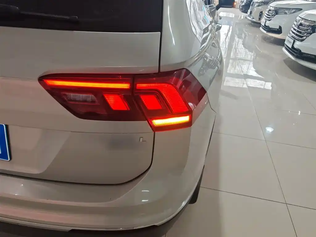Volkswagen Tiguan L 2019 Facelift 330TSI Auto 2WD Smart Luxury China VI фото 8