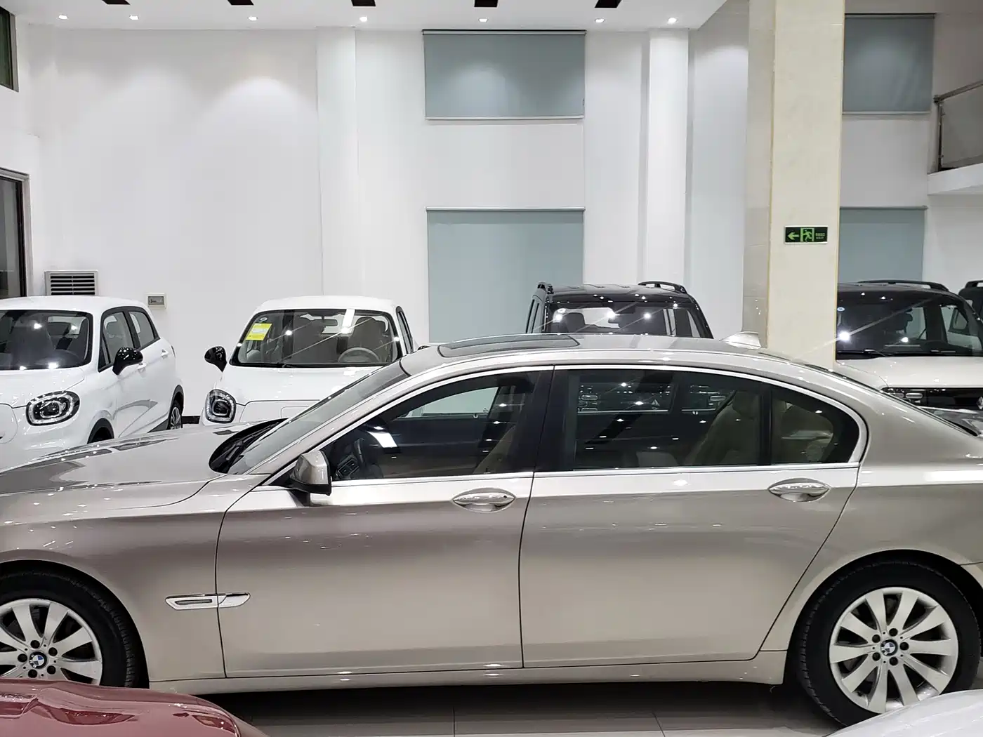 BMW 7 Series 2009 Model 740Li Leading Edition фото 15