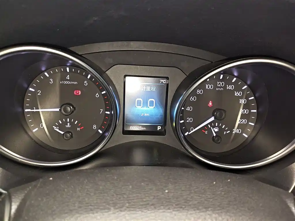 Haval H6 Coupe 2016 Blue Label 1.5T Automatic 2WD Urban фото 8