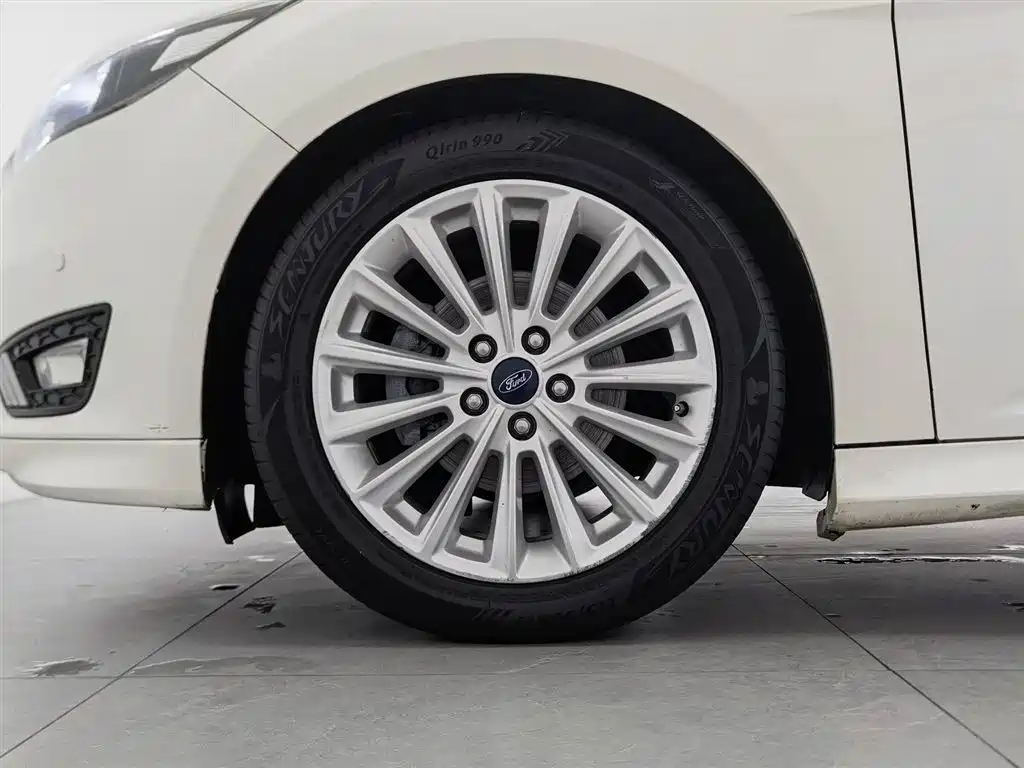 Ford Focus 2015 Hatchback EcoBoost 180 Automatic Sport фото 17