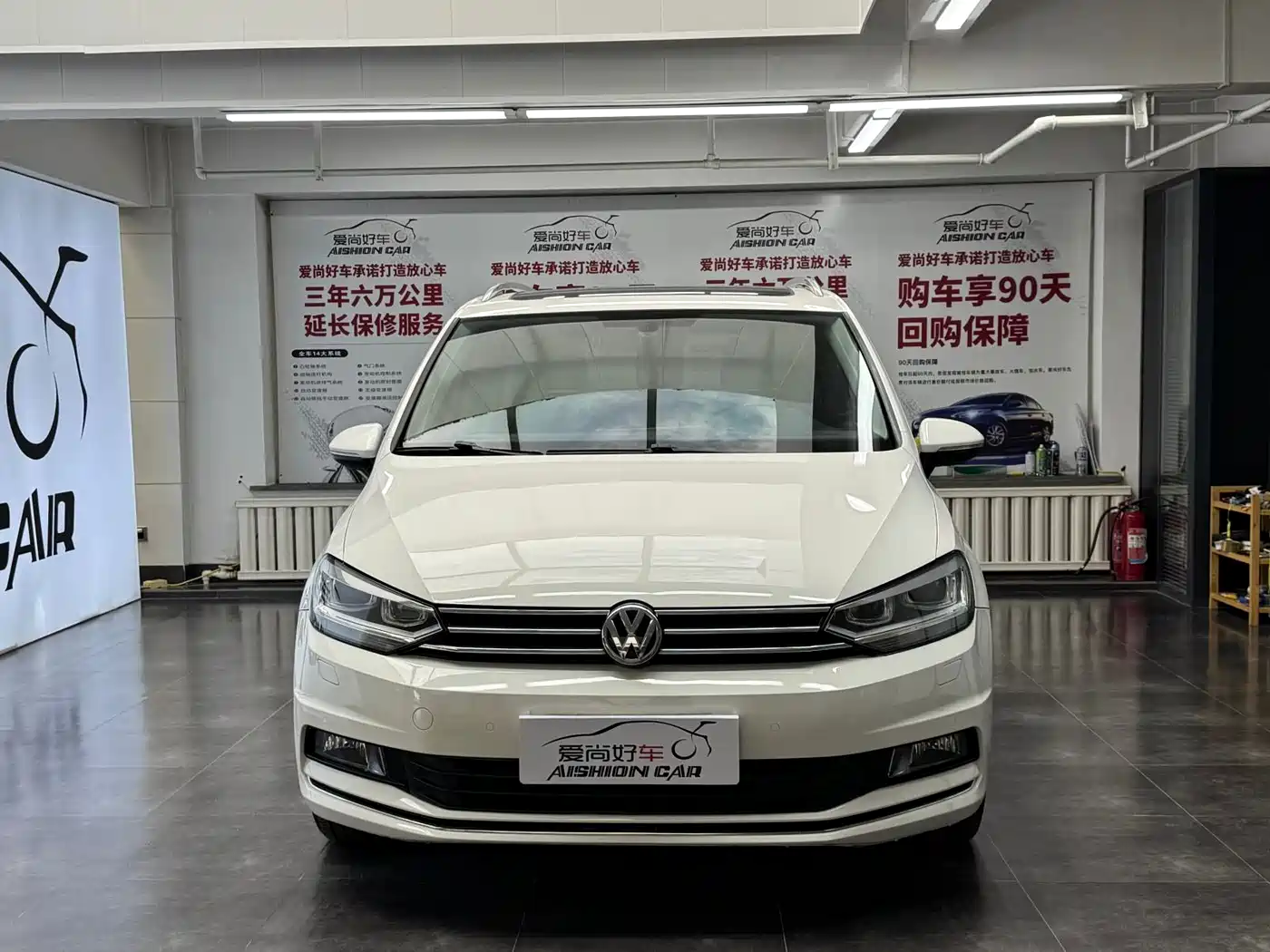 VOLKSWAGEN TOURAN