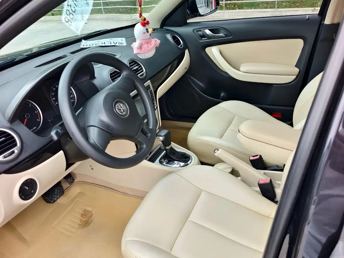 Volkswagen Lavida 2011 1.6L Automatic Leisure Edition фото 9