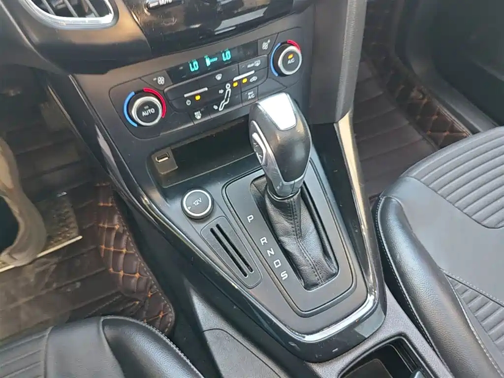 Фото 14 - Ford Focus