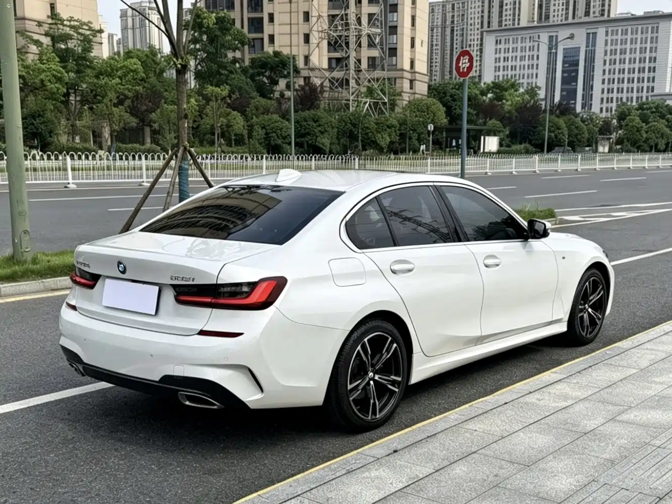 BMW 3 Series 2022 325i M Sport Package фото 9