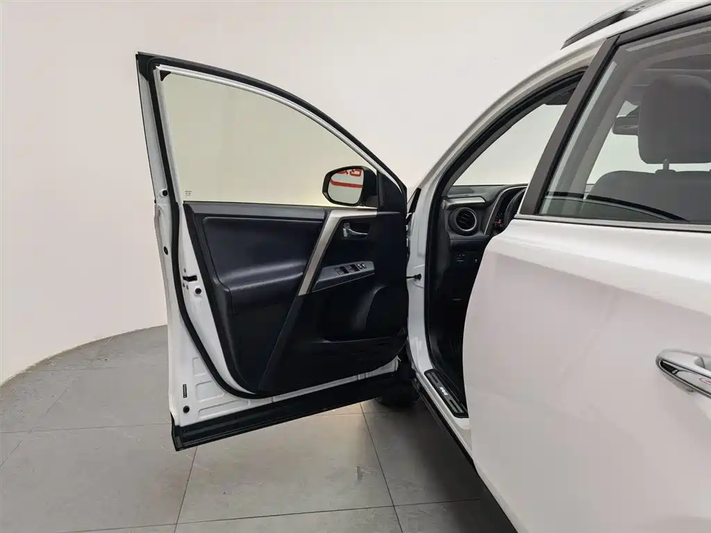 Toyota RAV4 Rongfang 2013 2.5L Auto 4WD Luxury фото 8
