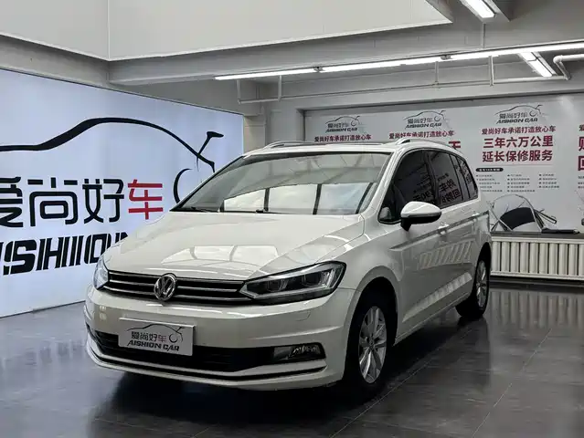 VOLKSWAGEN TOURAN