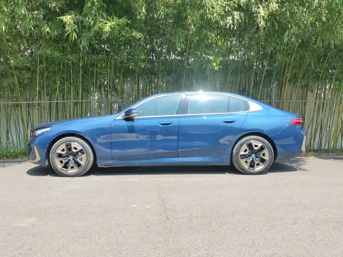 BMW i5 2024 eDrive 35L Premium Luxury Package фото 5