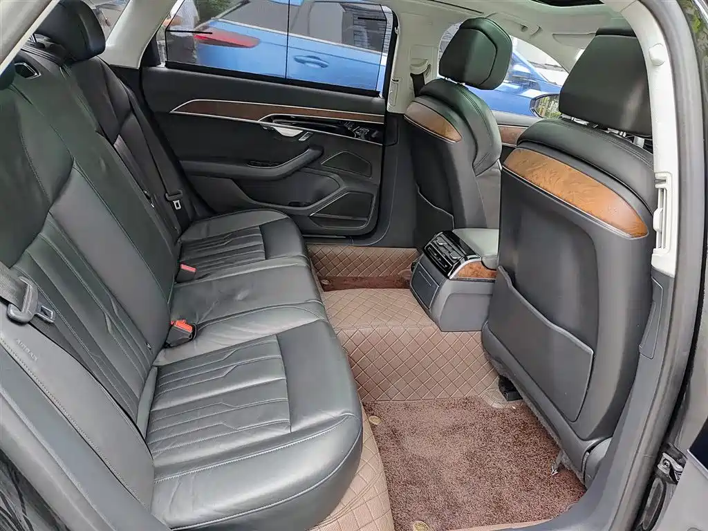 Audi A8 2018 A8L 55 TFSI quattro Launch Premium фото 11