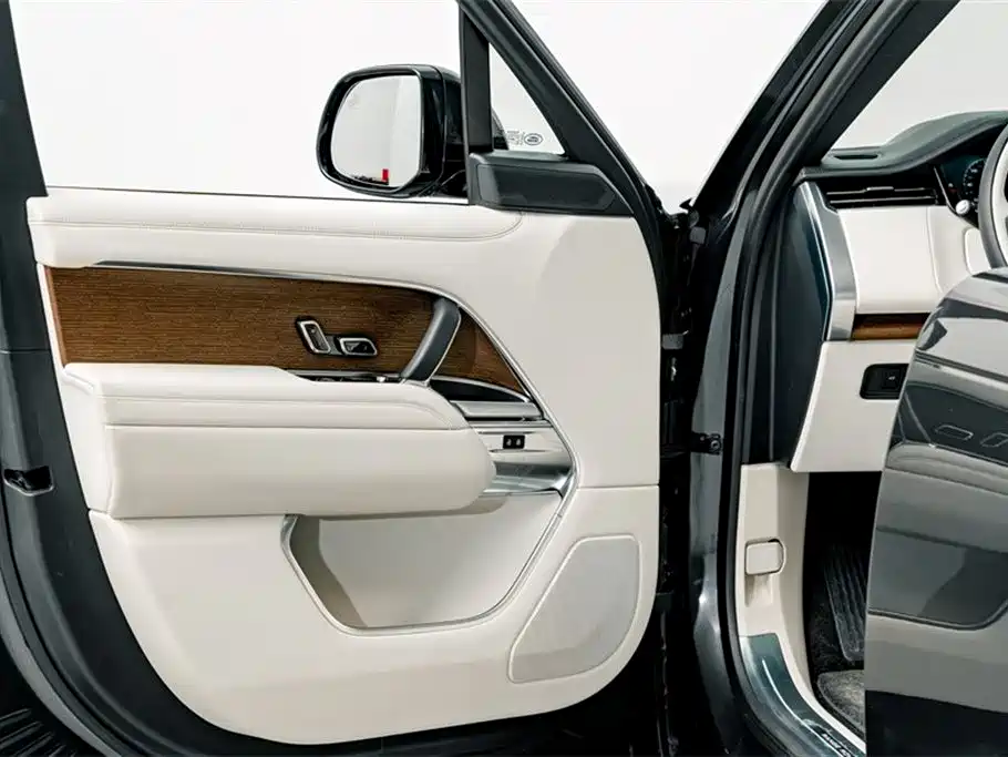 Land Rover Range Rover 2024 3.0 L6 400PS Genesis Extended фото 18