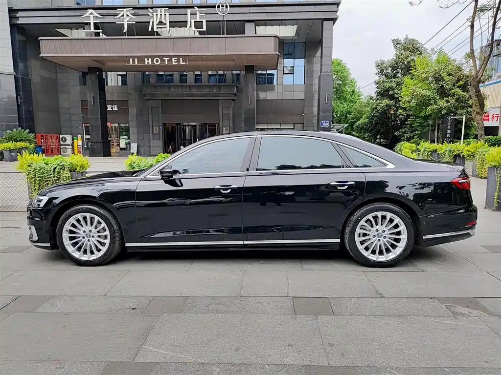 Audi A8 2018 A8L 55 TFSI quattro Launch Premium фото 3