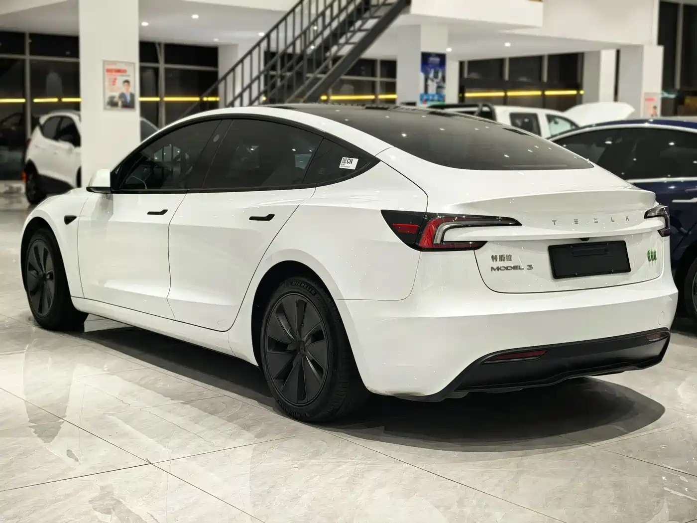 TESLA MODEL 3