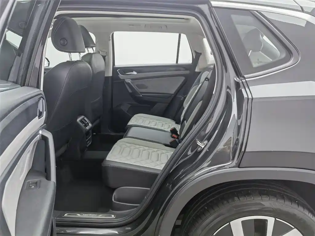 Volkswagen Tayron 2023 330TSI 2WD Luxury Plus Advanced Edition фото 15