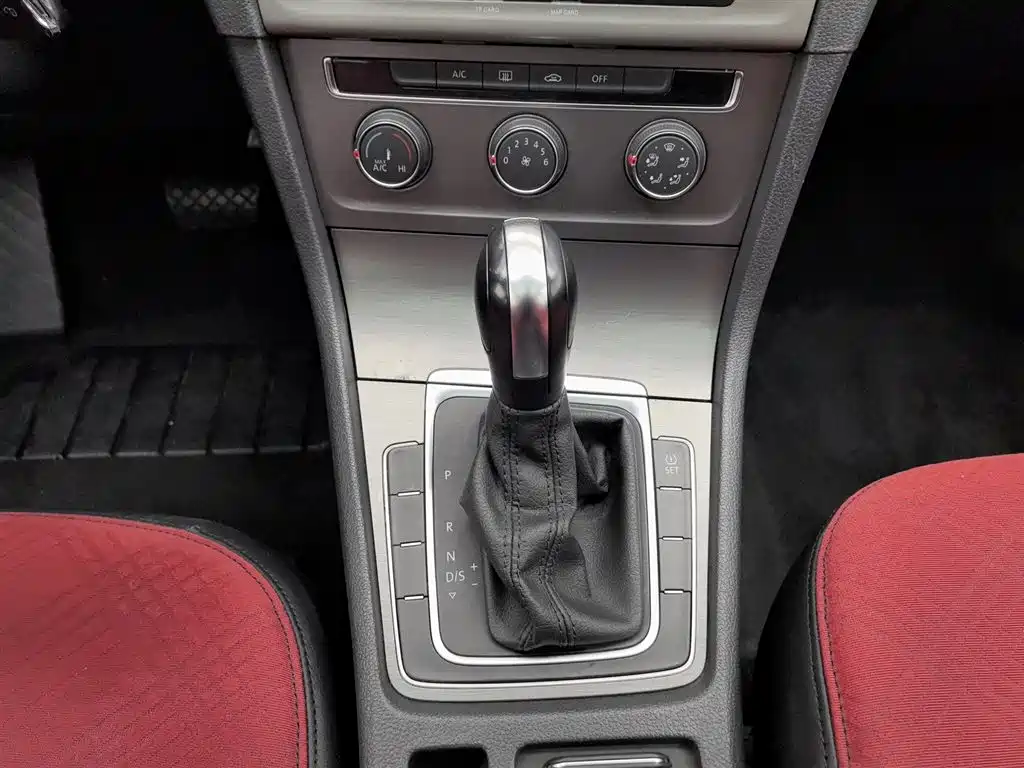 Volkswagen Golf 2015 1.6L Automatic Comfort фото 13