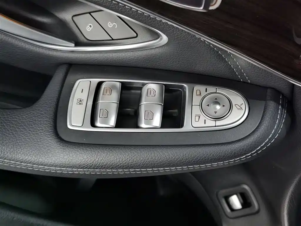 Mercedes-Benz GLC 2018 GLC 260 4MATIC Luxury фото 9