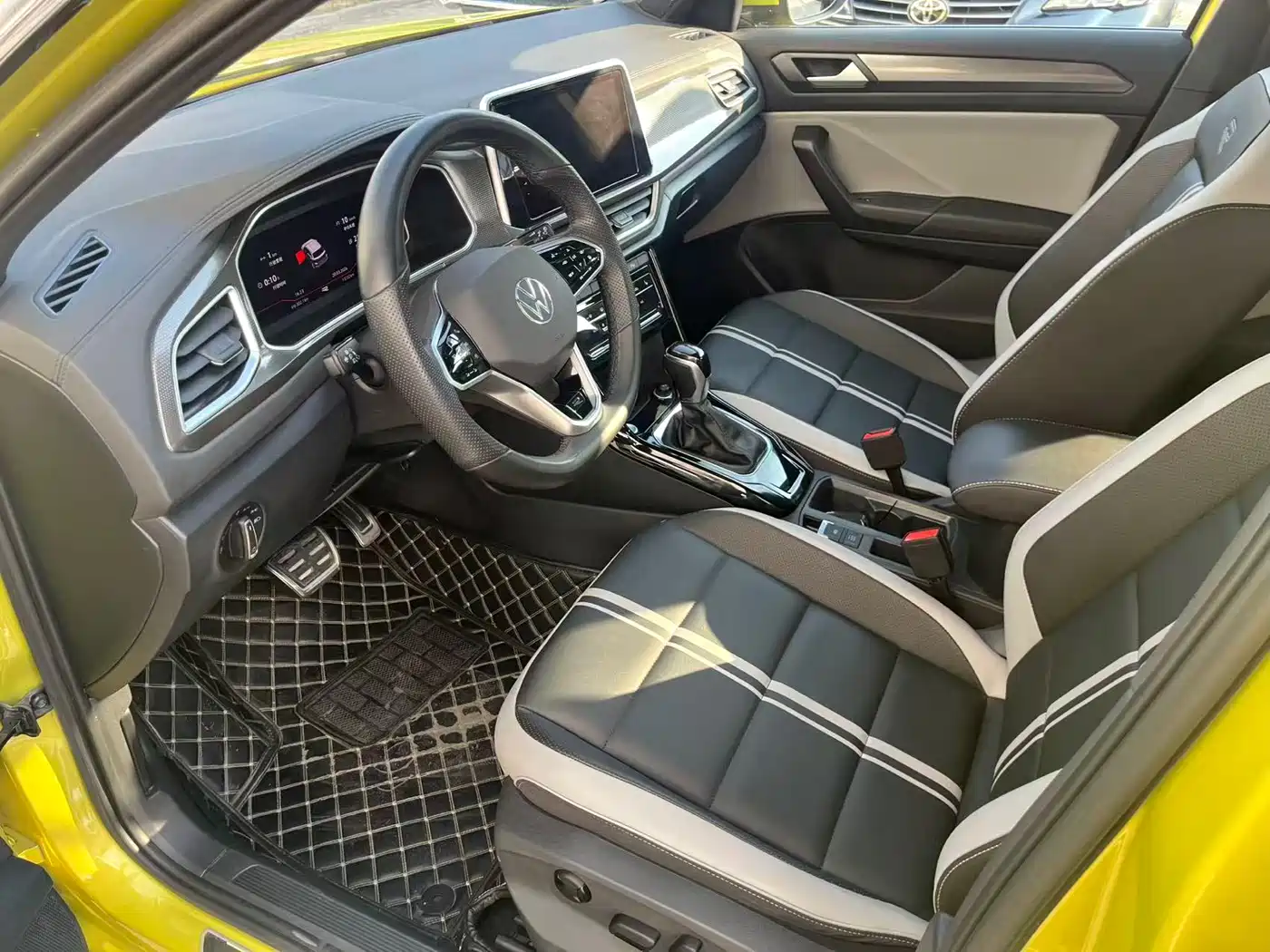 VOLKSWAGEN T ROC EXPLORING SONGS