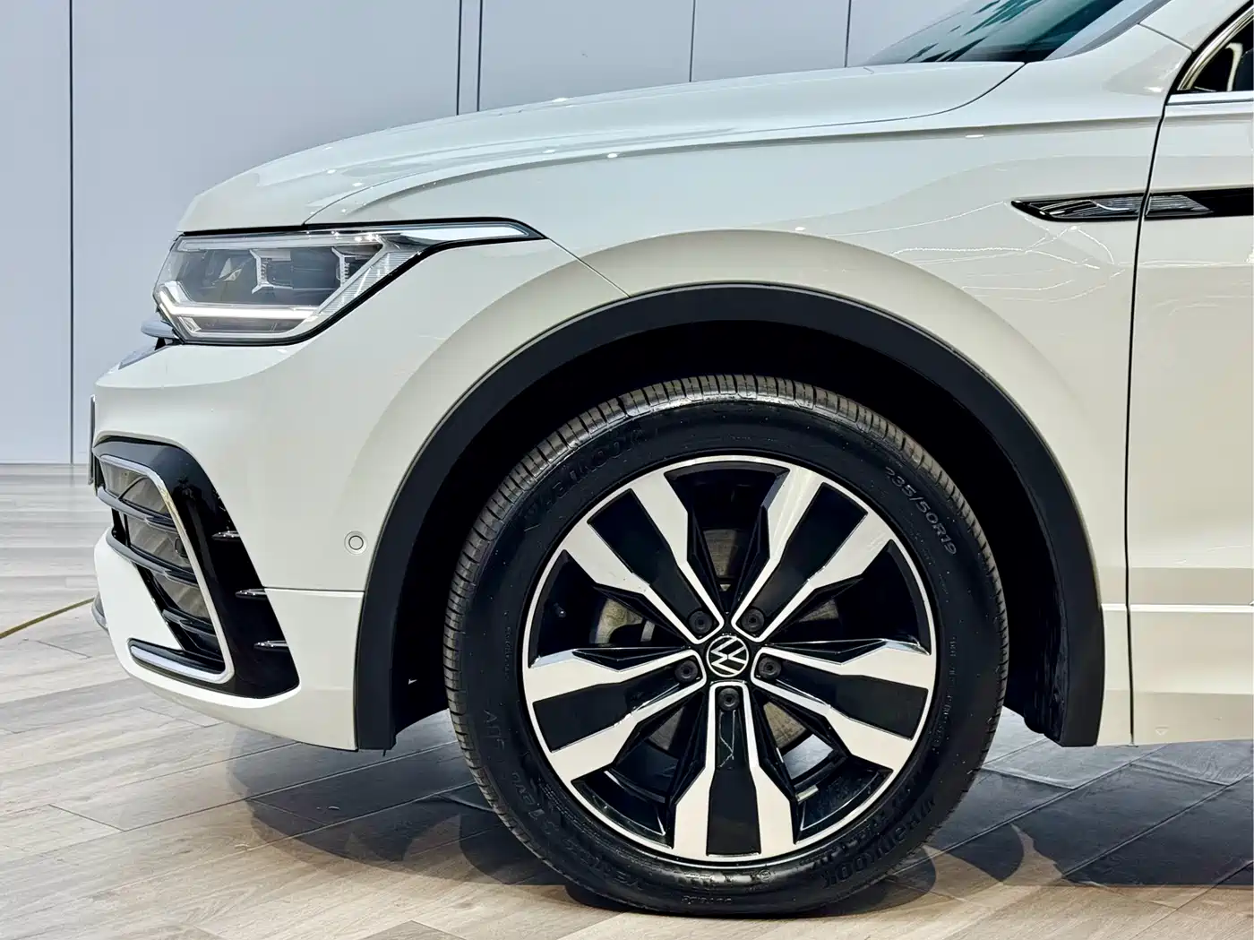 Volkswagen Tiguan L 2024 330TSI Automatic 2WD R-Line Premium Enjoyment Edition фото 26