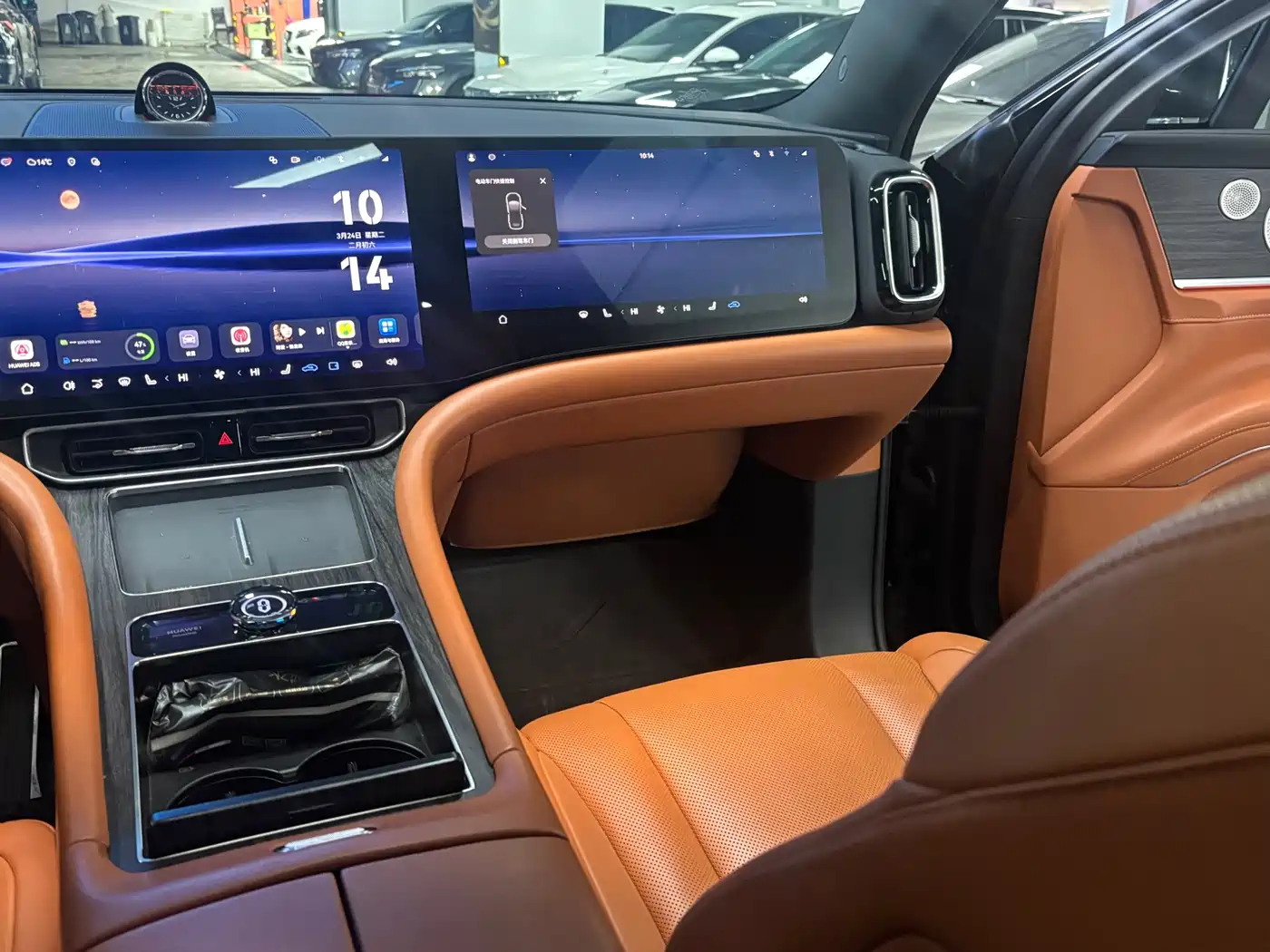 AITO Wenjie AITO M9 2024 Extended Range Ultra 42kWh 6-Seater фото 7