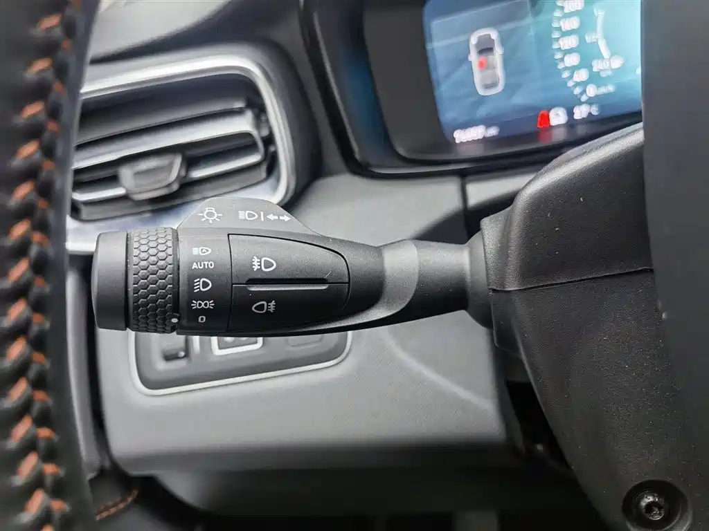 Lynk & Co 01 2017 2.0T AWD Pro фото 21