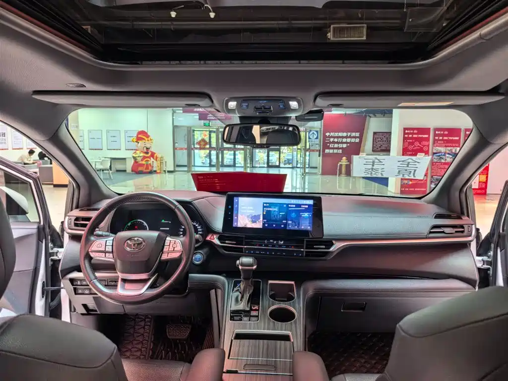 Toyota Sienna 2021 2.5L Hybrid Premium Edition фото 10
